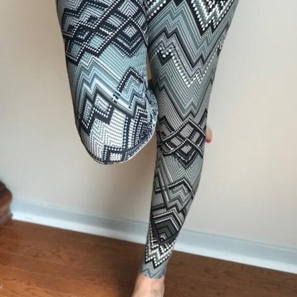 LEGGINGS DEPOT GRAY and Green Chevron Full Length Leggings Size 12 NWT - Picture 1 of 1